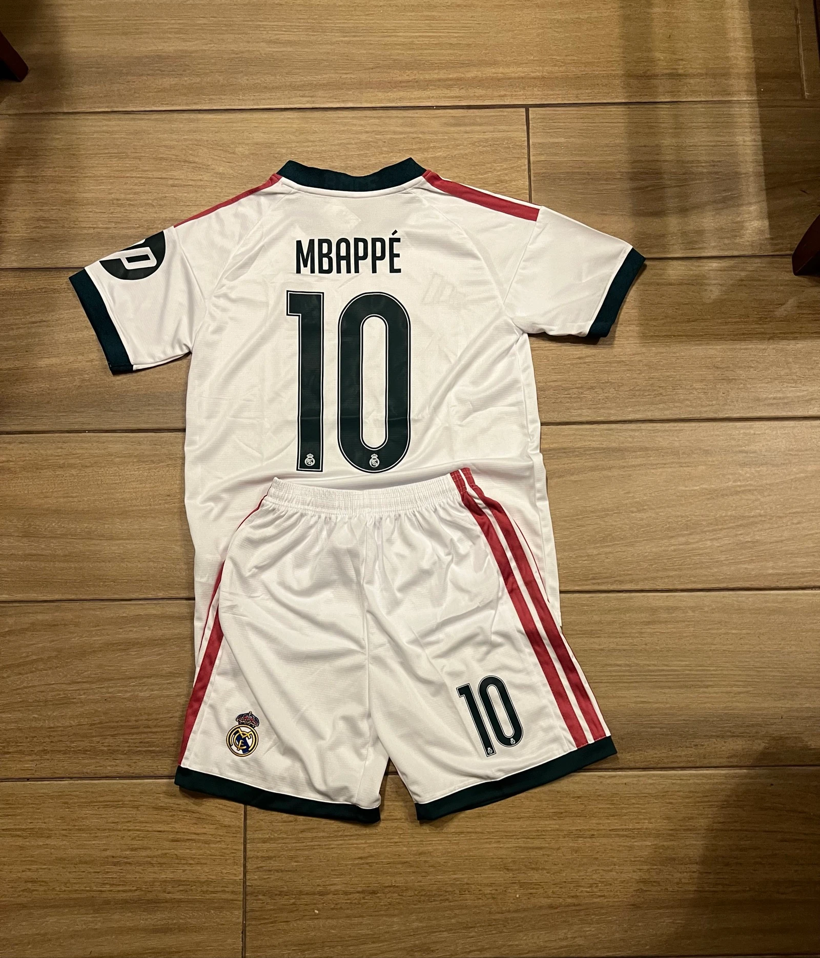 Equipación Real Madrid Mbappe talla S – photo 3